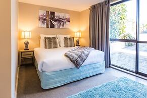 Large Distinctive AND Spacious Family Home