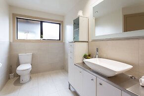 Large Distinctive AND Spacious Family Home