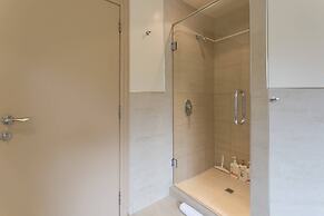 Large Distinctive AND Spacious Family Home