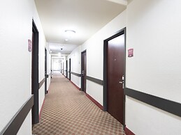 OYO Townhouse Clute Lake Jackson