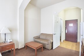 OYO Townhouse Clute Lake Jackson