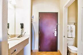 OYO Townhouse Clute Lake Jackson