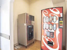 OYO Townhouse Clute Lake Jackson