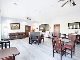 OYO Townhouse Clute Lake Jackson