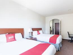 OYO Townhouse Clute Lake Jackson