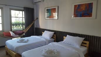 Haus Sathorn 11 Bed & Breakfast