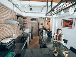 Haus Sathorn 11 Bed & Breakfast