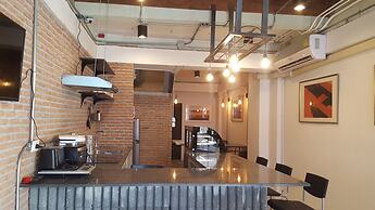 Haus Sathorn 11 Bed & Breakfast