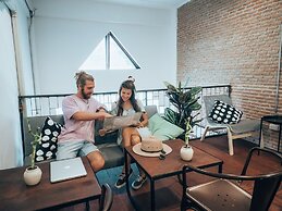 Haus Sathorn 11 Bed & Breakfast