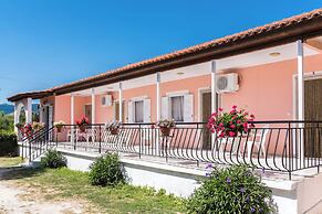 Roussa's Studios and Apartments