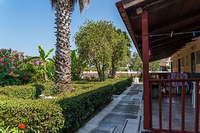 Roussa's Studios and Apartments