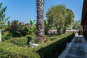 Roussa's Studios and Apartments