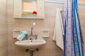 Roussa's Studios and Apartments