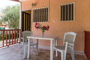 Roussa's Studios and Apartments