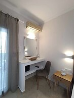 Roussa's Studios and Apartments