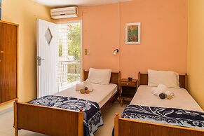 Roussa's Studios and Apartments