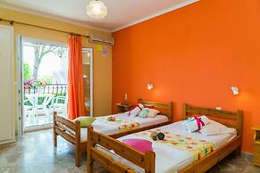 Roussa's Studios and Apartments