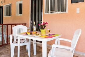 Roussa's Studios and Apartments