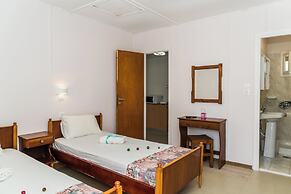 Roussa's Studios and Apartments