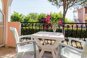 Roussa's Studios and Apartments