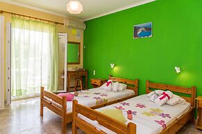 Roussa's Studios and Apartments