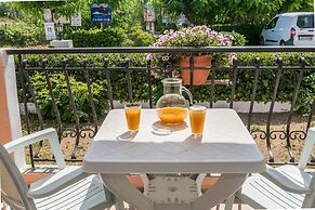 Roussa's Studios and Apartments