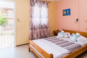 Roussa's Studios and Apartments