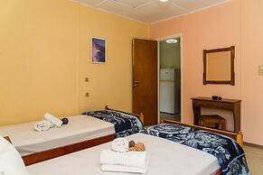 Roussa's Studios and Apartments