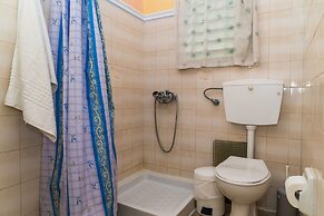 Roussa's Studios and Apartments