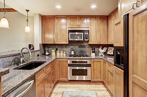 Luxurious 2 Bedroom0 Feet From The Slopes! Condo by RedAwning