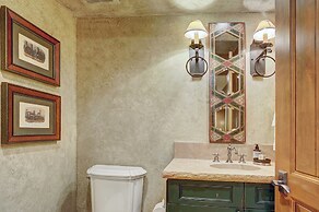 Luxurious 2 Bedroom0 Feet From The Slopes! Condo by RedAwning