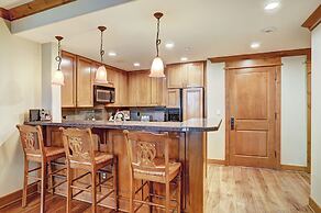 Luxurious 2 Bedroom0 Feet From The Slopes! Condo by RedAwning