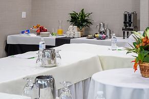 Holiday Inn Long Island-Islip Arpt East by IHG