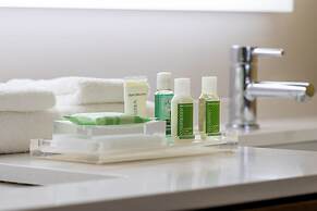 Holiday Inn Long Island-Islip Arpt East by IHG