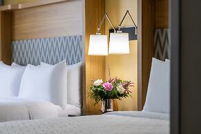 Holiday Inn Long Island-Islip Arpt East by IHG