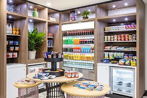 Holiday Inn Long Island-Islip Arpt East by IHG