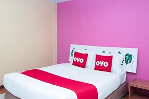 OYO 534 Phasuk Hotel