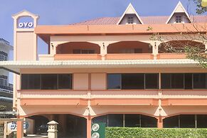 OYO 534 Phasuk Hotel