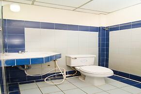 OYO 534 Phasuk Hotel