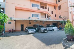 OYO 534 Phasuk Hotel