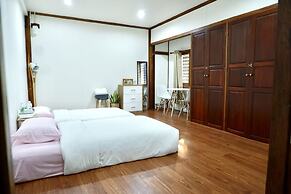 Tha Ma-O Bouteak Homestay