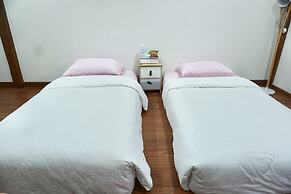 Tha Ma-O Bouteak Homestay