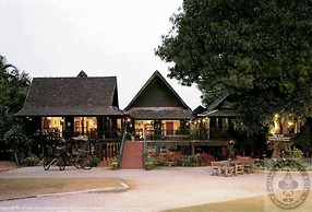 Tha Ma-O Bouteak Homestay