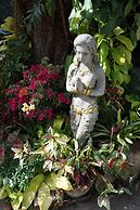 Tha Ma-O Bouteak Homestay