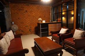 Tha Ma-O Bouteak Homestay