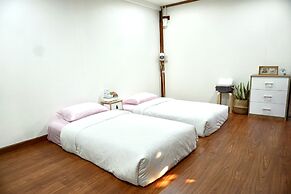 Tha Ma-O Bouteak Homestay