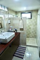 Tha Ma-O Bouteak Homestay