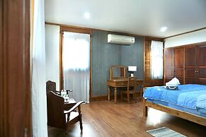 Tha Ma-O Bouteak Homestay