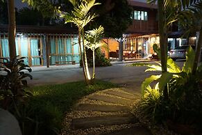 Tha Ma-O Bouteak Homestay