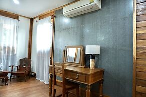 Tha Ma-O Bouteak Homestay